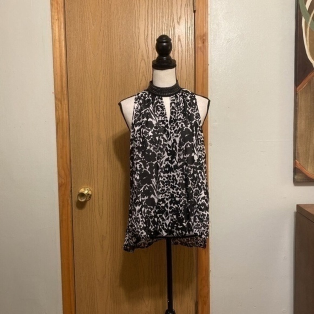 Nicole by Nicole Miller Medium w/Floral Print Faux Wrap Sleeveless Blouse - EUC
